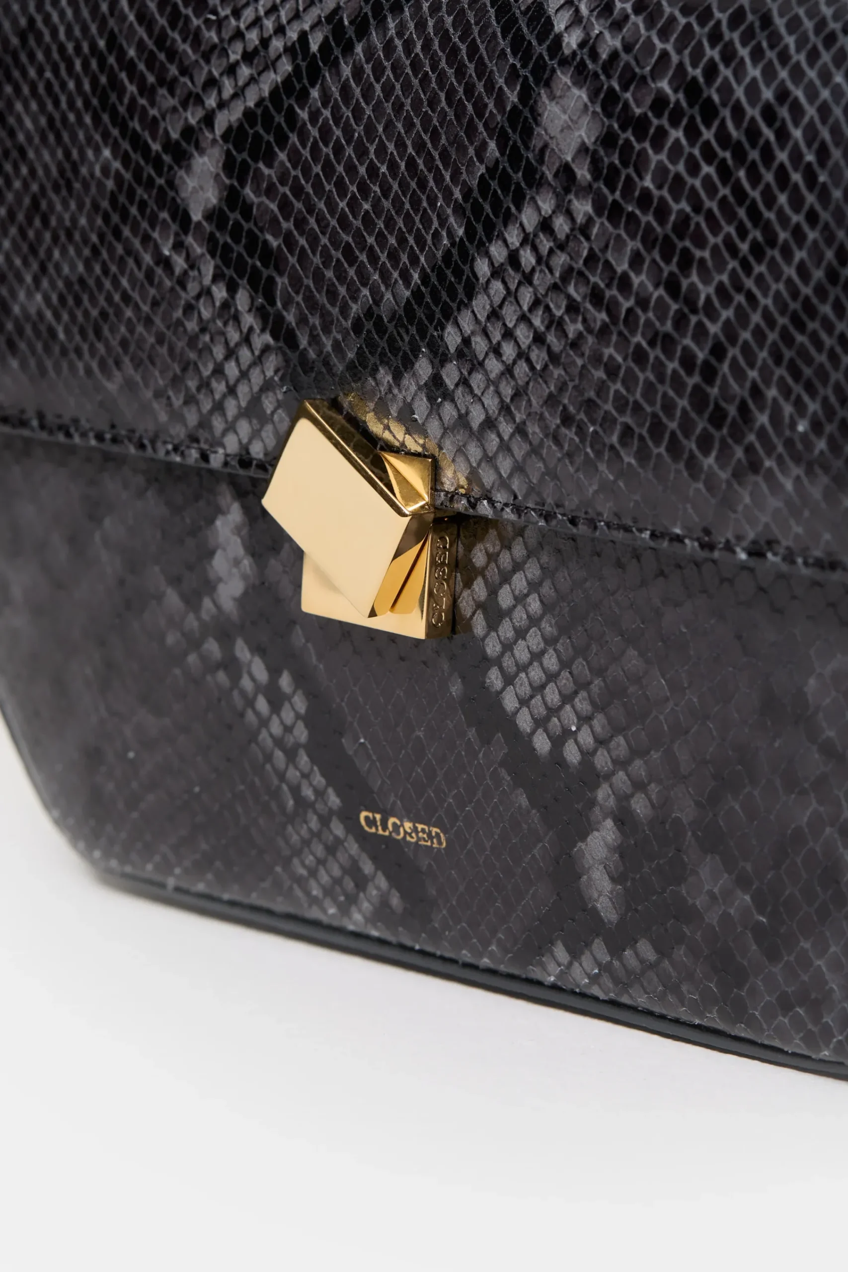 closed_bag_one_medium_2-2.webp Closed Taschen*Bag One Medium Heritagegrey