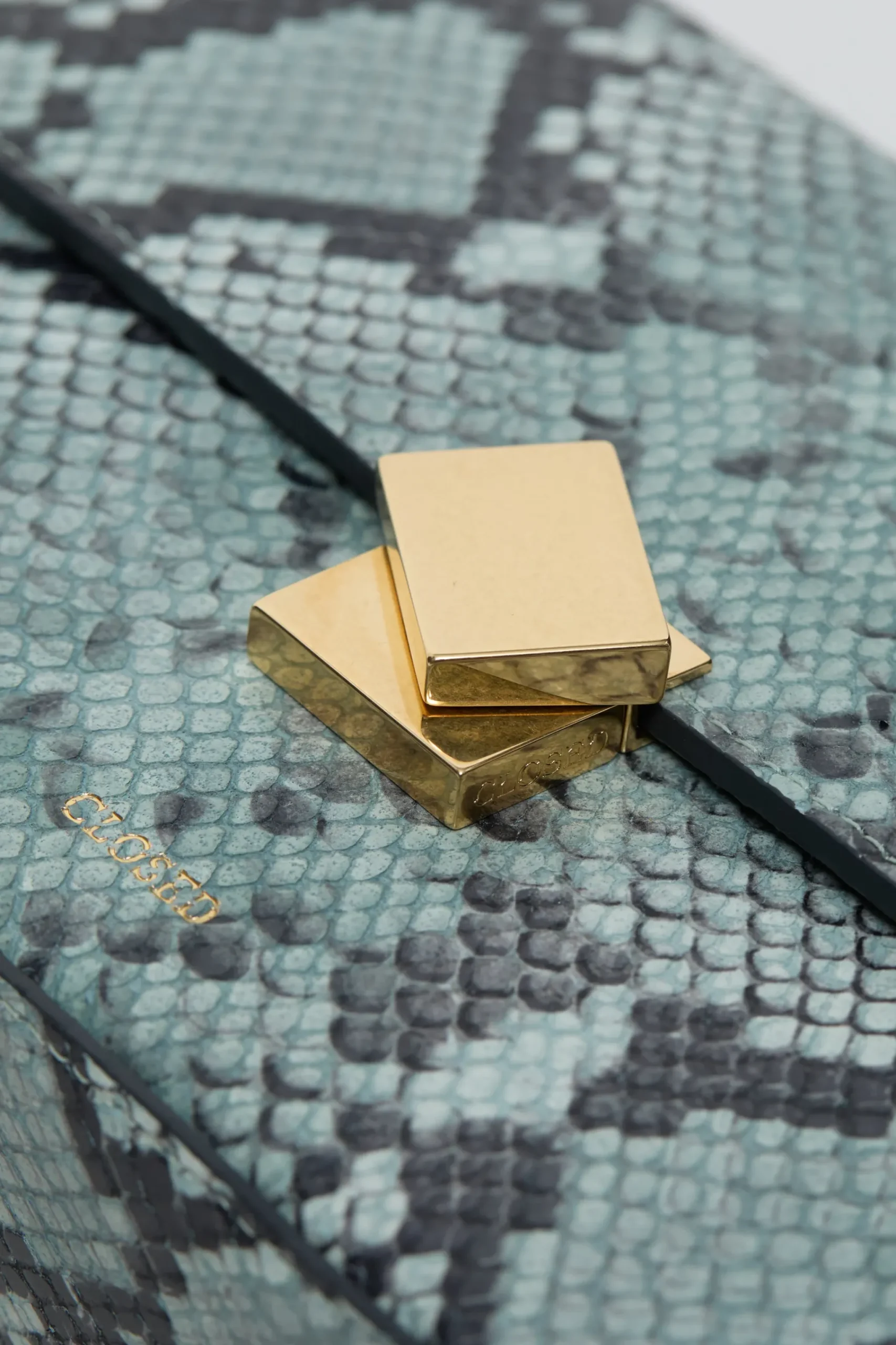 closed_bag_one_small_2-1.webp Closed Taschen*Bag One Small Lightskyblue