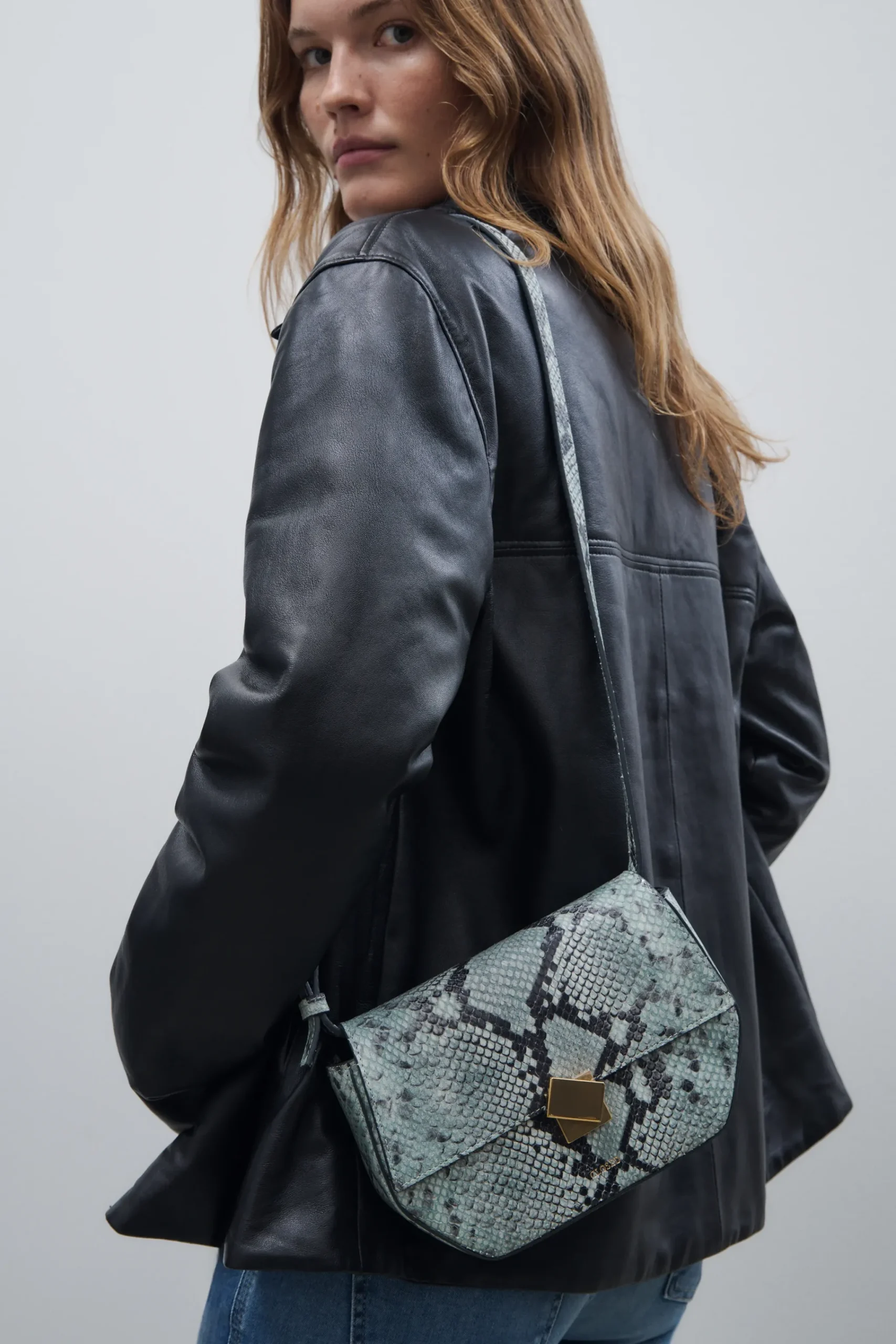 closed_bag_one_small_3-1.webp Closed Taschen*Bag One Small Lightskyblue