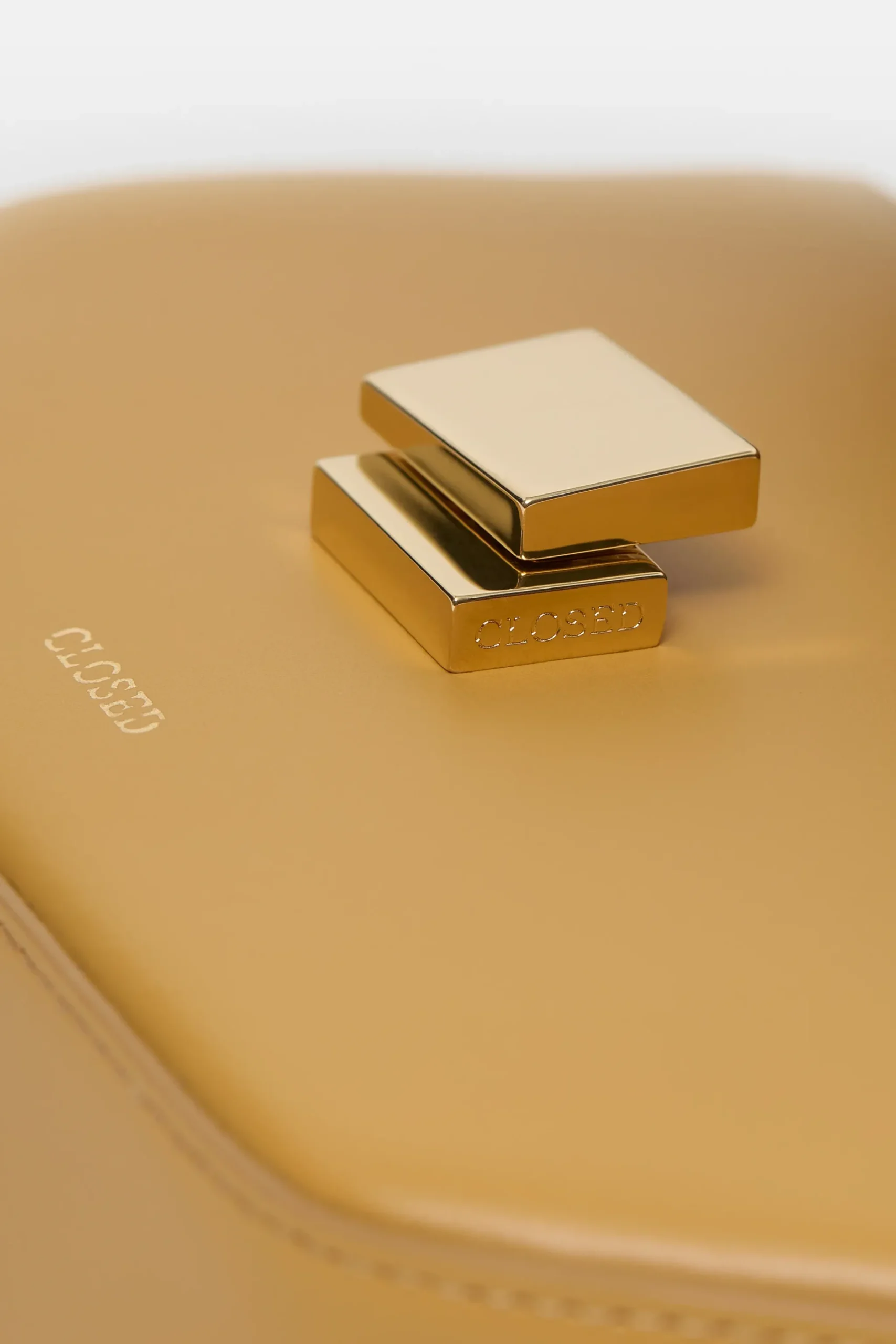 closed_bag_one_small_5.webp Closed Taschen*Bag One Small Irishorange