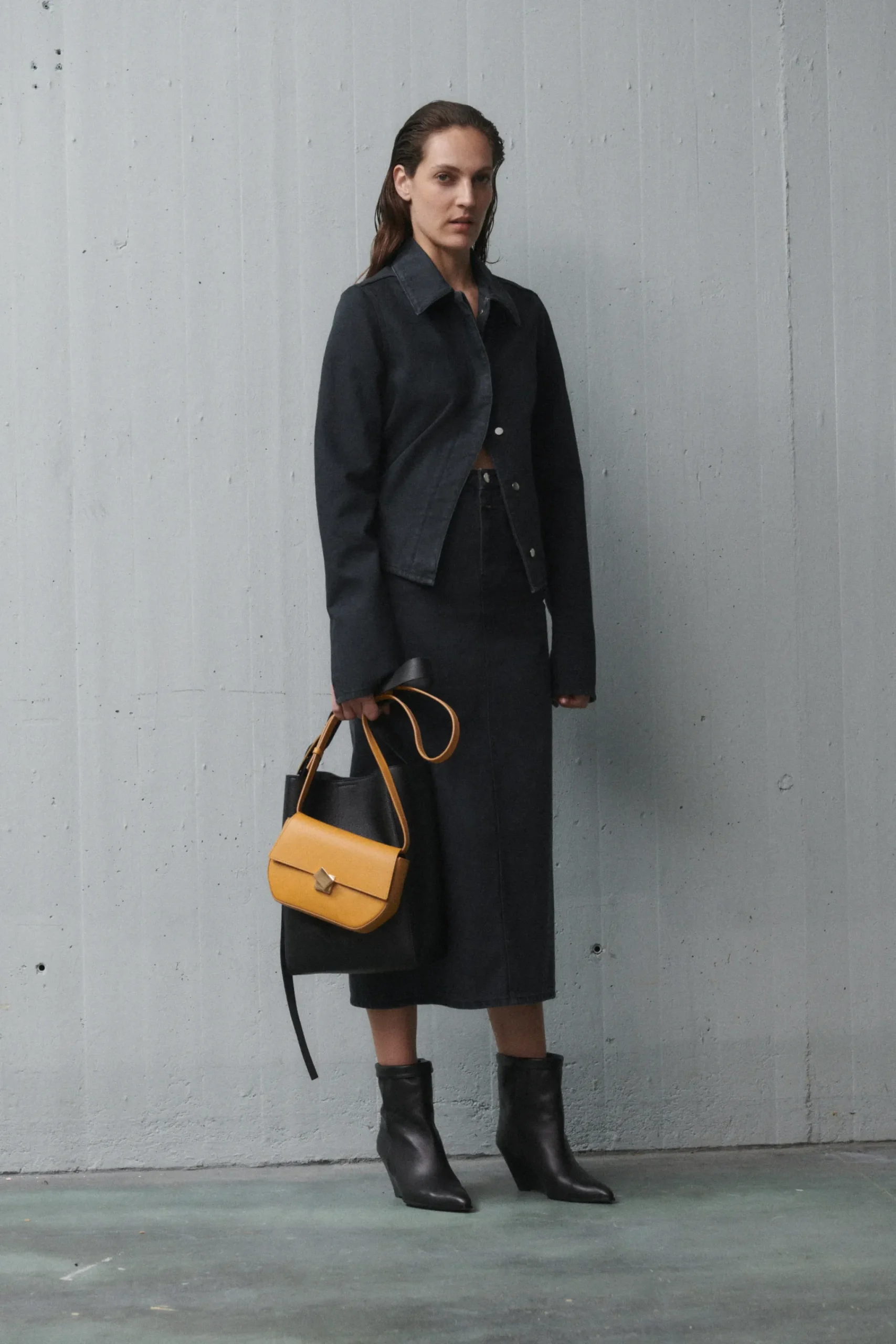 closed_bag_one_small_6.webp Closed Taschen*Bag One Small Irishorange