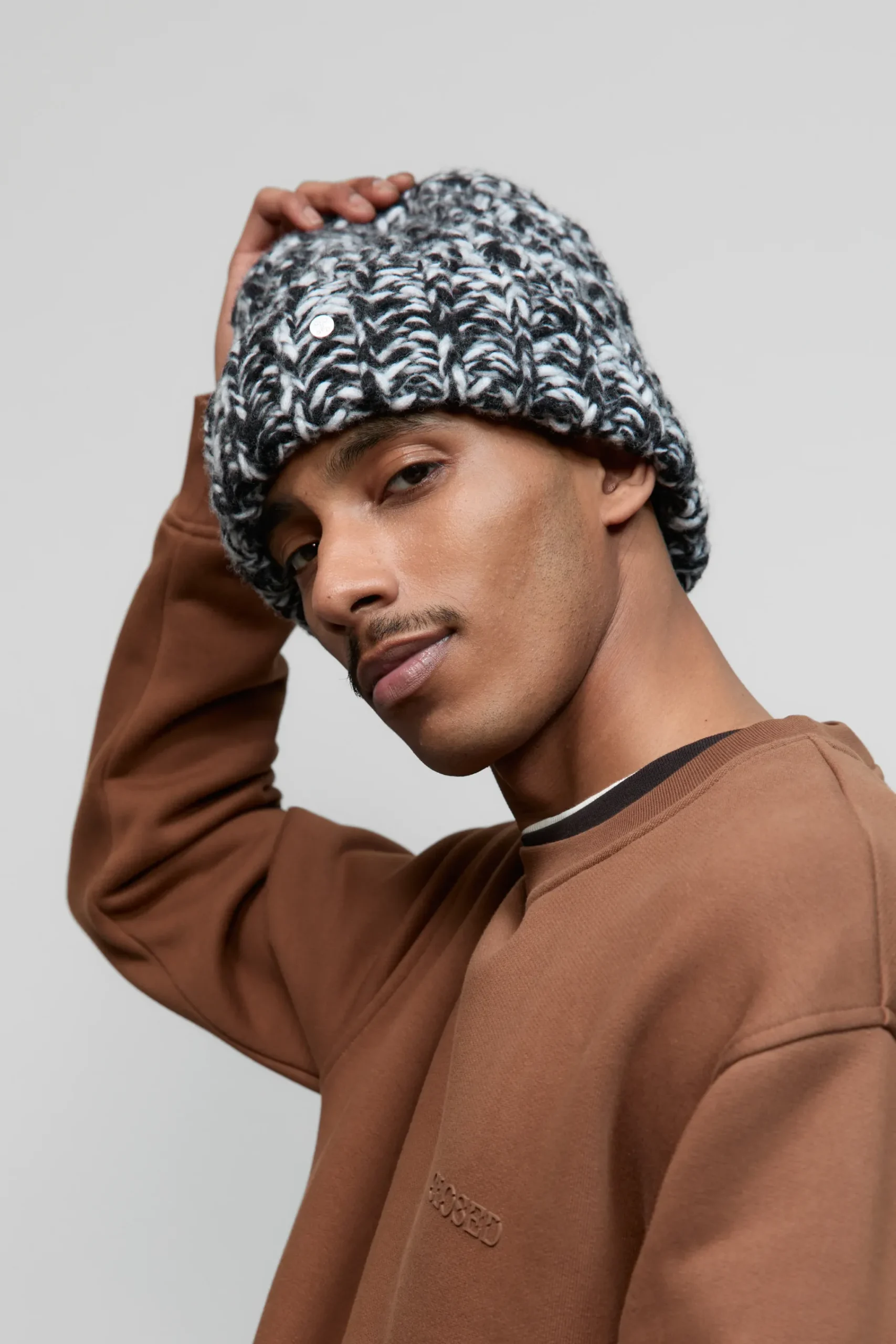 handgestrickte_mtze_2.webp Closed Mützen*Handgestrickte Mütze Black